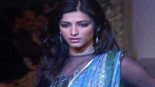 Shruti Haasan ignites ramp for Satya Paul LFW 2010