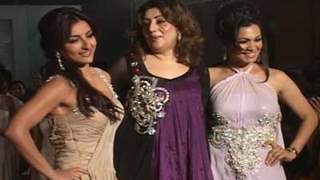 Soha Ali Khan walks ramp for Archana Kocchar in India Princess