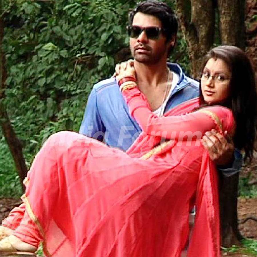 Kumkum Bhagya update, November 24: Poorvi returns Ranbir's money - Times of  India