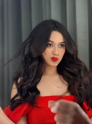 Jannat Zubair's fierce red look is to die for thumbnail