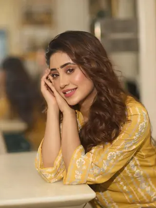 Shivangi Joshi's soft girl era will make your hearts skip a beat Thumbnail