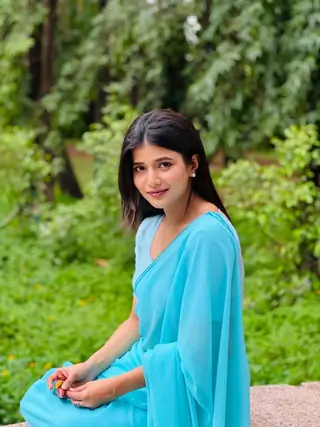 YRKKH's Samridhii Shukla blooms in blue drapes Thumbnail